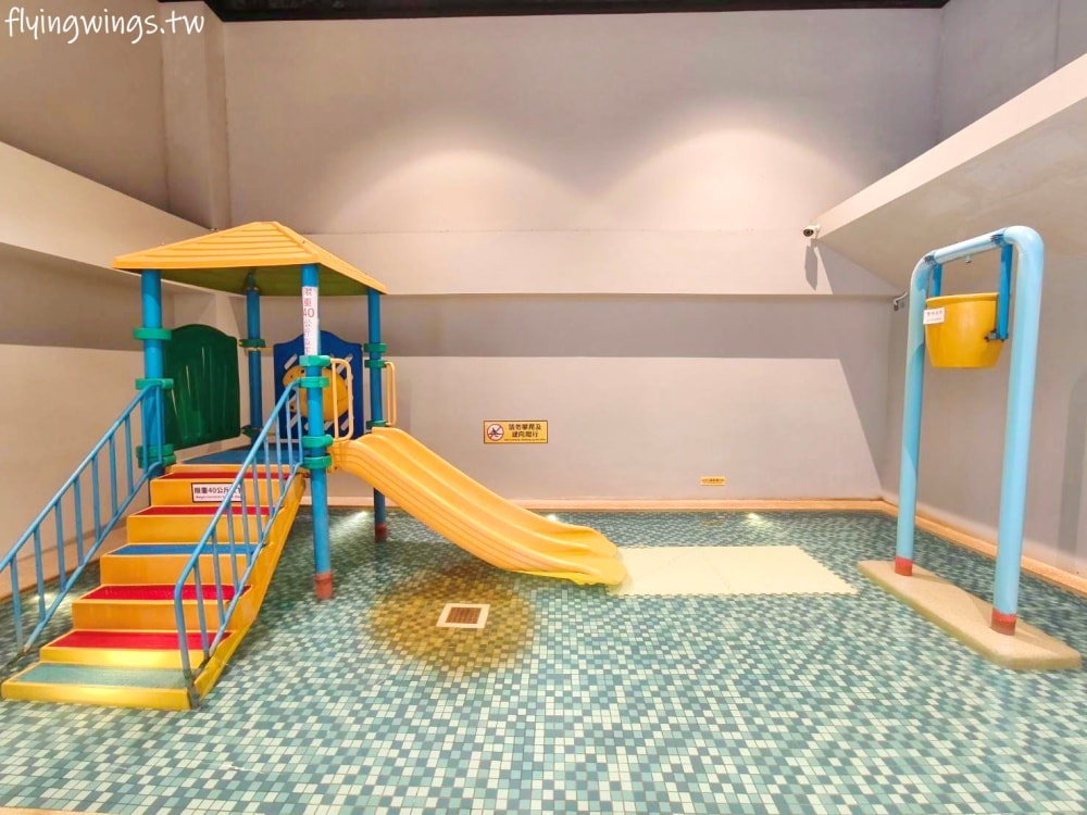 宜蘭礁溪┃品文旅-礁溪。房間就可以泡湯，還有超大戶外溫泉SPA，GAMEZONE好玩到孩子不想走!!