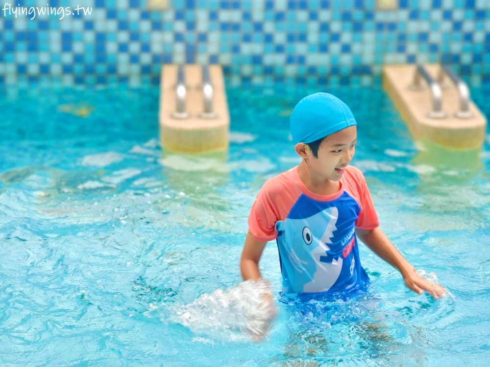 宜蘭礁溪┃品文旅-礁溪。房間就可以泡湯，還有超大戶外溫泉SPA，GAMEZONE好玩到孩子不想走!!
