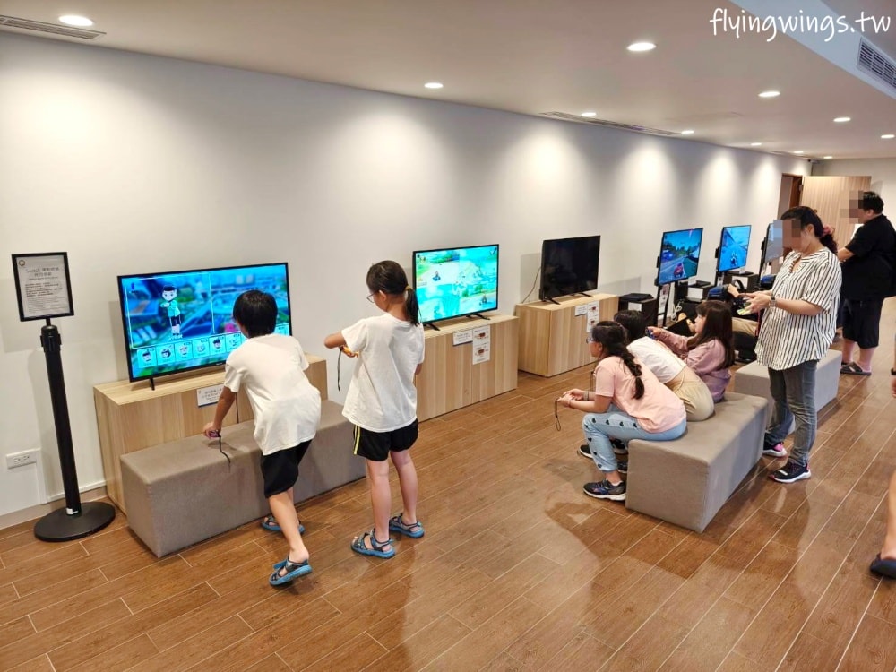 宜蘭礁溪┃品文旅-礁溪。房間就可以泡湯，還有超大戶外溫泉SPA，GAMEZONE好玩到孩子不想走!!