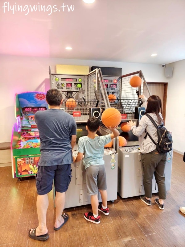 宜蘭礁溪┃品文旅-礁溪。房間就可以泡湯，還有超大戶外溫泉SPA，GAMEZONE好玩到孩子不想走!!