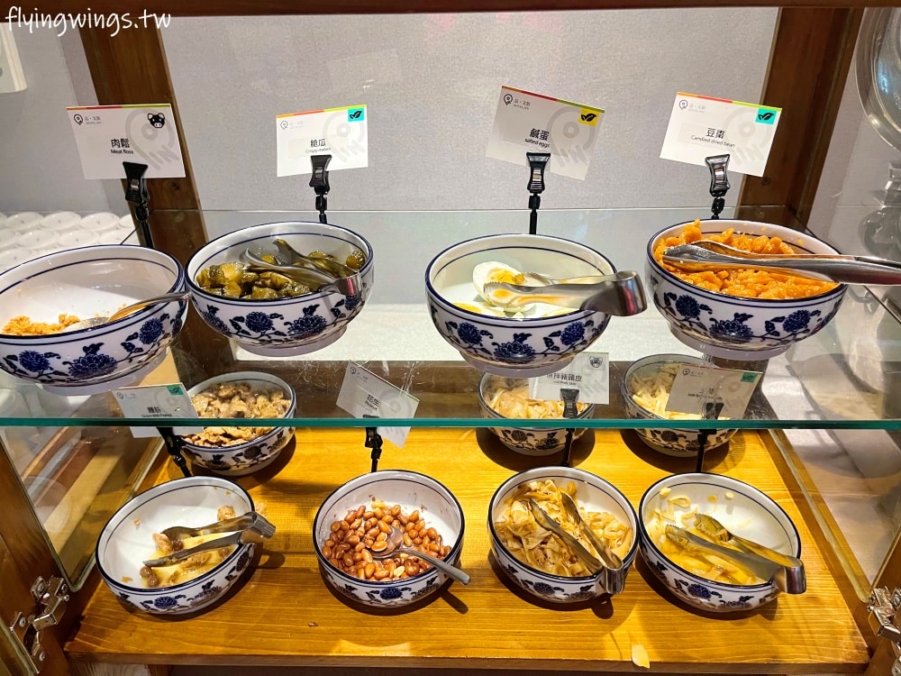 宜蘭礁溪┃品文旅-礁溪。房間就可以泡湯，還有超大戶外溫泉SPA，GAMEZONE好玩到孩子不想走!!