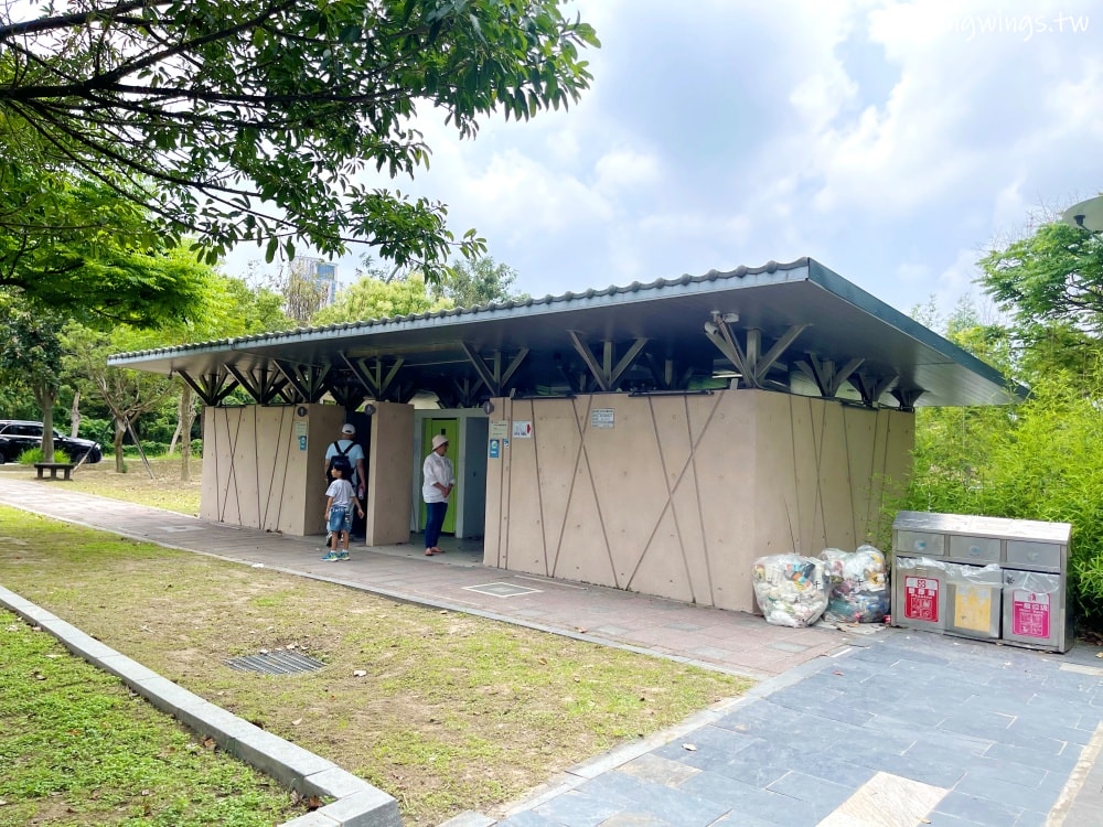 新竹竹北┃公24興隆公園自然森林遊戲場。六大遊戲區加上自然植栽區，這個公園好玩又漂亮!!!