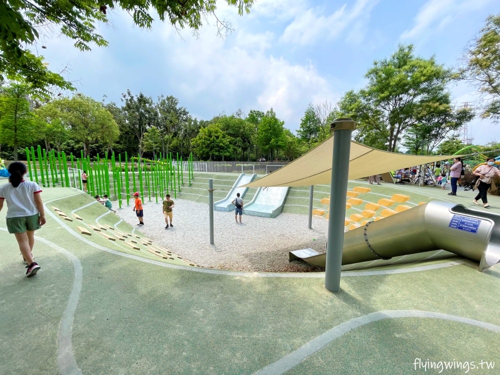 新竹竹北┃公24興隆公園自然森林遊戲場。六大遊戲區加上自然植栽區，這個公園好玩又漂亮!!!