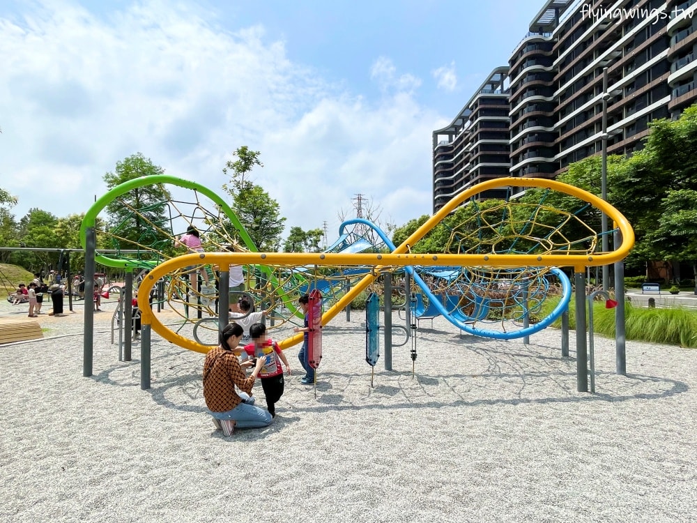 新竹竹北┃公24興隆公園自然森林遊戲場。六大遊戲區加上自然植栽區，這個公園好玩又漂亮!!!