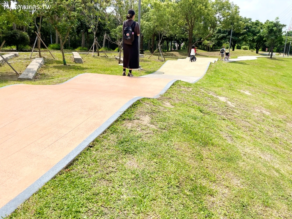 新竹竹北┃公24興隆公園自然森林遊戲場。六大遊戲區加上自然植栽區，這個公園好玩又漂亮!!!
