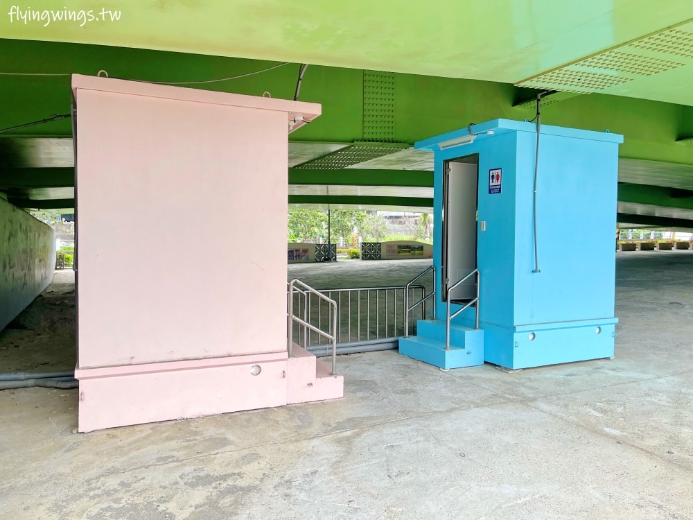 苗栗頭份┃頭份滑步車公園。可以來這騎車車，在橋下不怕下雨太陽曬，還有一個太空遊戲場，要脫鞋玩實在太特別了!!