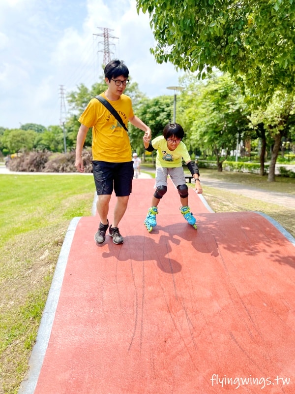 新竹竹北┃公24興隆公園自然森林遊戲場。六大遊戲區加上自然植栽區，這個公園好玩又漂亮!!!