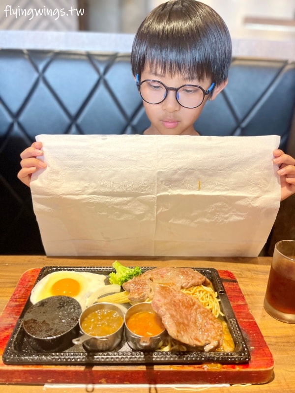 宜蘭羅東┃鬥炙原味炙燒牛排-羅東中山店。平價高質感的牛排館，肉質好，價格親民，大推薦!