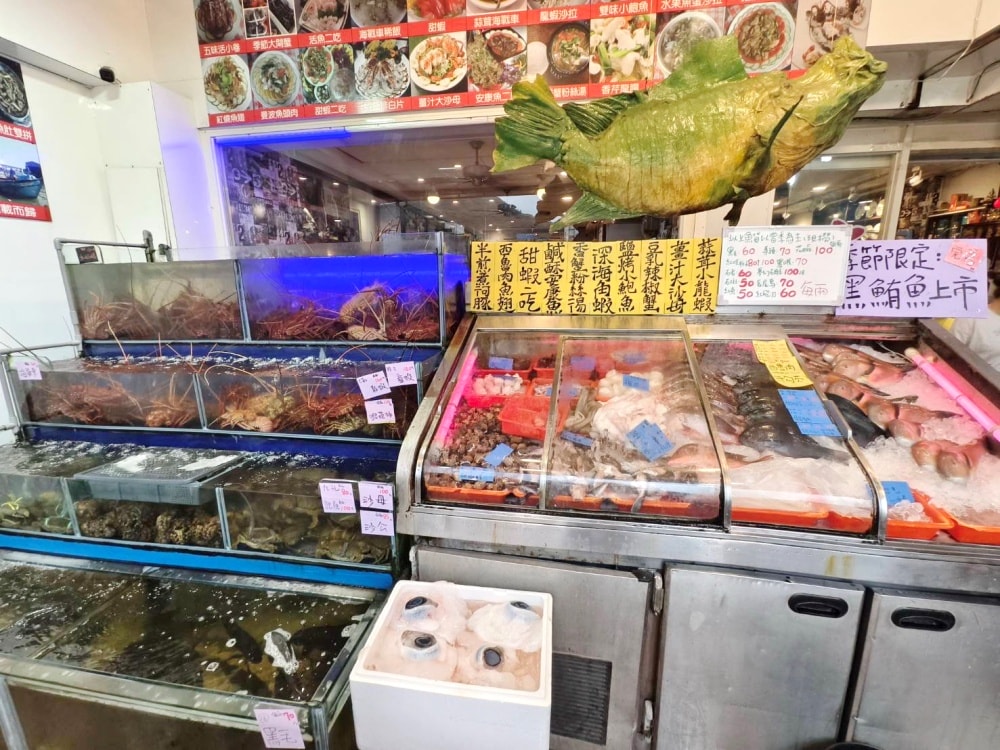 宜蘭蘇澳┃海珍活海鮮餐廳。南方澳唯一一家有自己漁船的餐廳，必嚐酥炸鮟鱇魚塊，太好吃了!!!