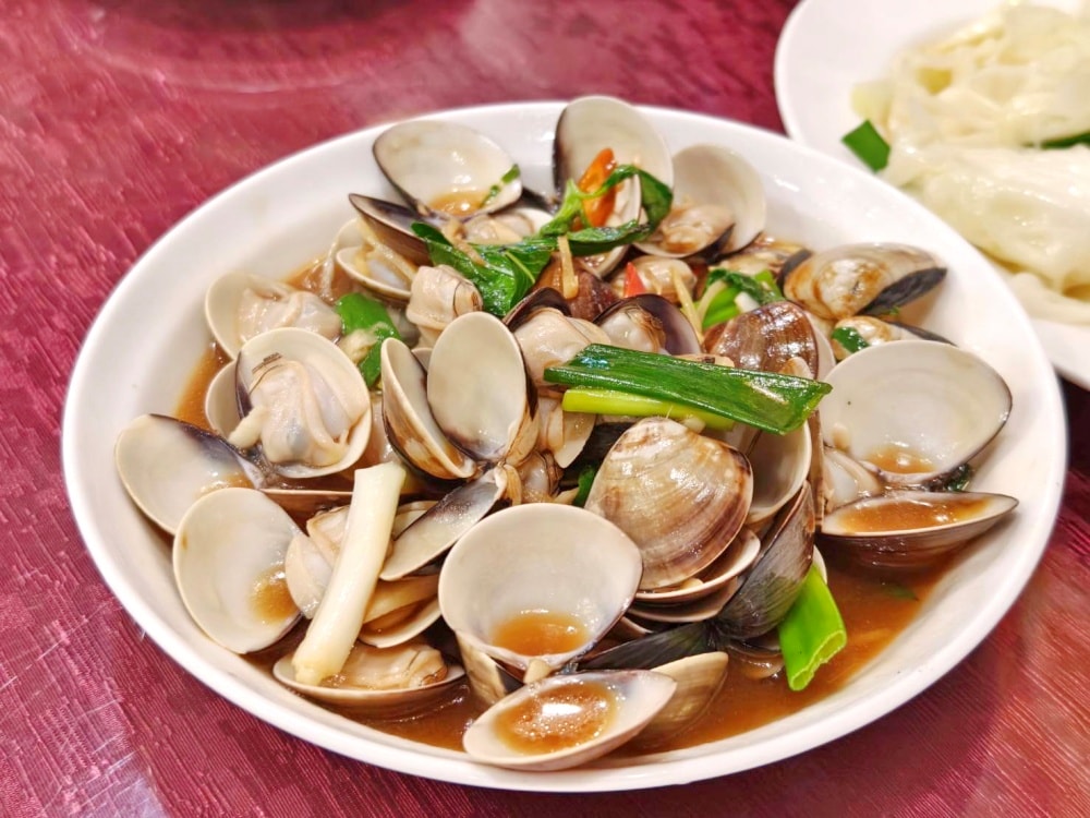 宜蘭蘇澳┃海珍活海鮮餐廳。南方澳唯一一家有自己漁船的餐廳，必嚐酥炸鮟鱇魚塊，太好吃了!!!