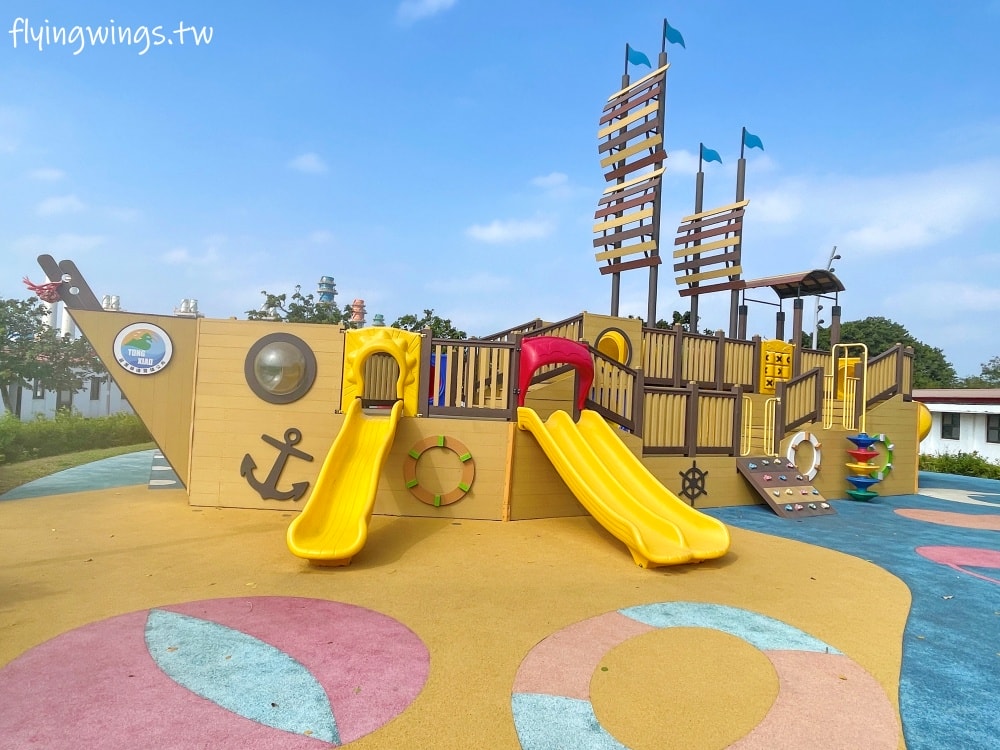 苗栗通霄┃通霄海盜船公園。鄰近的通霄海水浴場，讓我們航向偉大的航道吧!!!