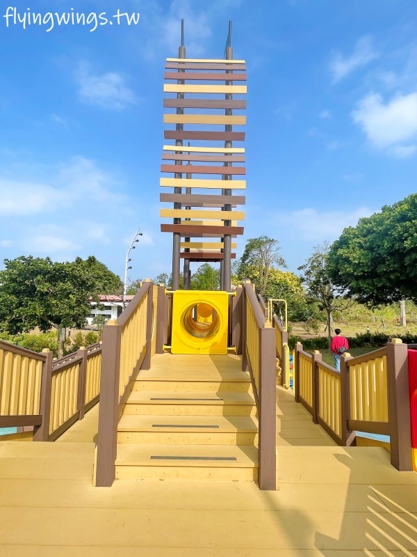 苗栗通霄┃通霄海盜船公園。鄰近的通霄海水浴場，讓我們航向偉大的航道吧!!!