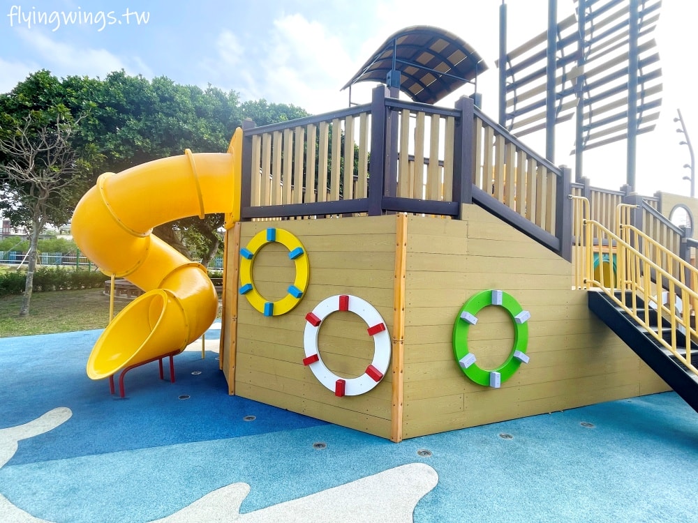 苗栗通霄┃通霄海盜船公園。鄰近的通霄海水浴場，讓我們航向偉大的航道吧!!!