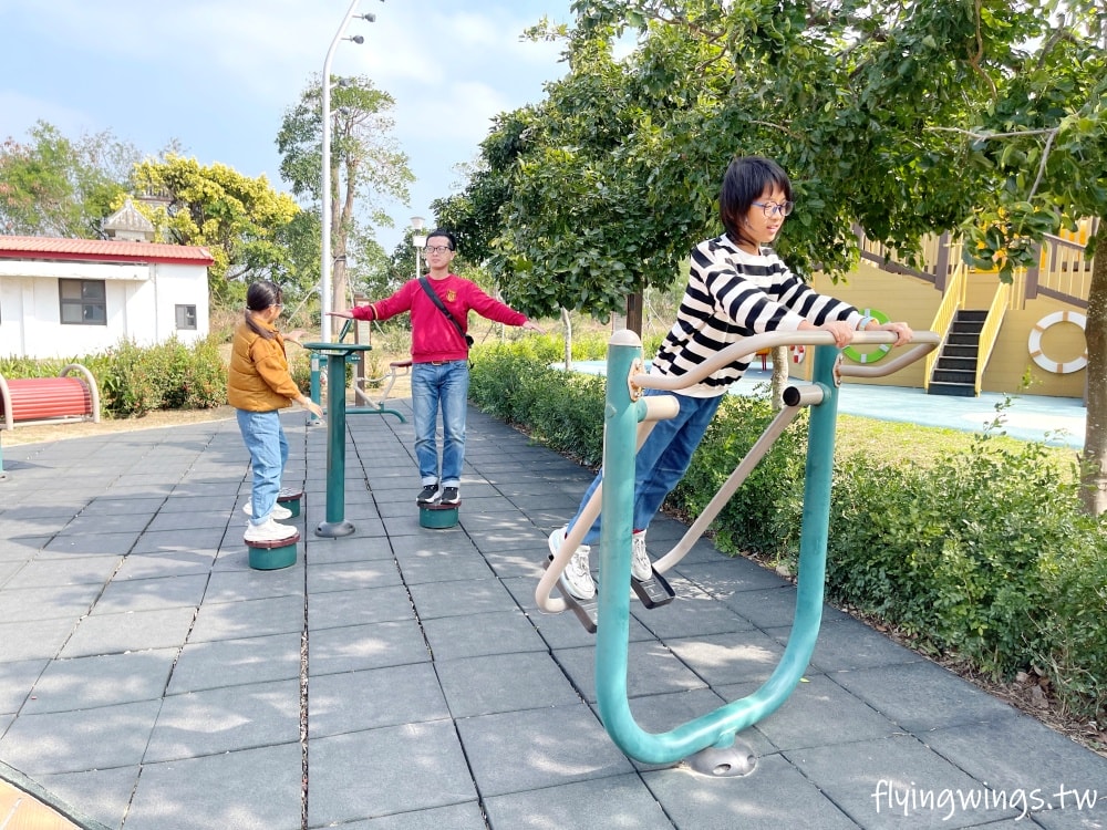 苗栗通霄┃通霄海盜船公園。鄰近的通霄海水浴場，讓我們航向偉大的航道吧!!!