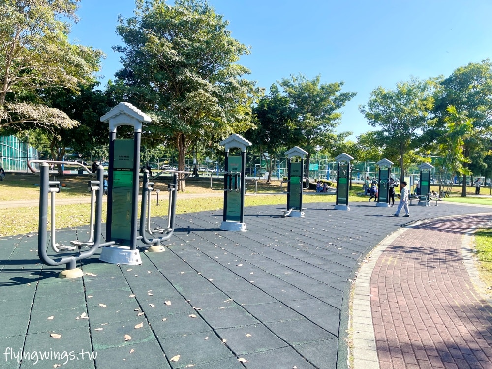台中北屯┃南興公園。最新樹屋遊戲塔,還有寵物公園以及紅極一時的米奇樹喔!! - 第5張圖 台中北屯┃南興公園。最新樹屋遊戲塔,還有寵物公園以及紅極一時的米奇樹喔!!