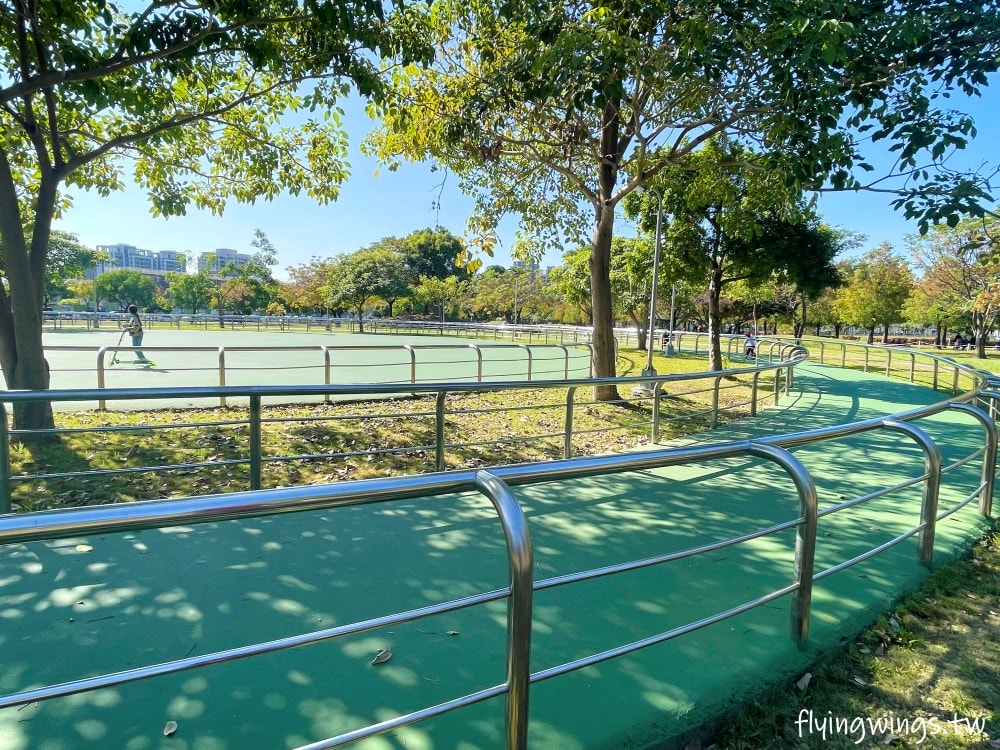 台中北屯┃南興公園。最新樹屋遊戲塔,還有寵物公園以及紅極一時的米奇樹喔!! - 第7張圖 台中北屯┃南興公園。最新樹屋遊戲塔,還有寵物公園以及紅極一時的米奇樹喔!!