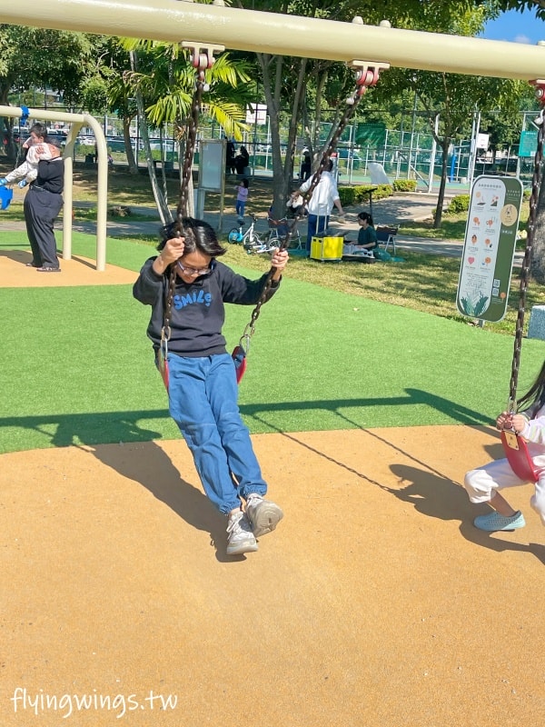 台中北屯┃南興公園。最新樹屋遊戲塔,還有寵物公園以及紅極一時的米奇樹喔!! - 第10張圖 台中北屯┃南興公園。最新樹屋遊戲塔,還有寵物公園以及紅極一時的米奇樹喔!!