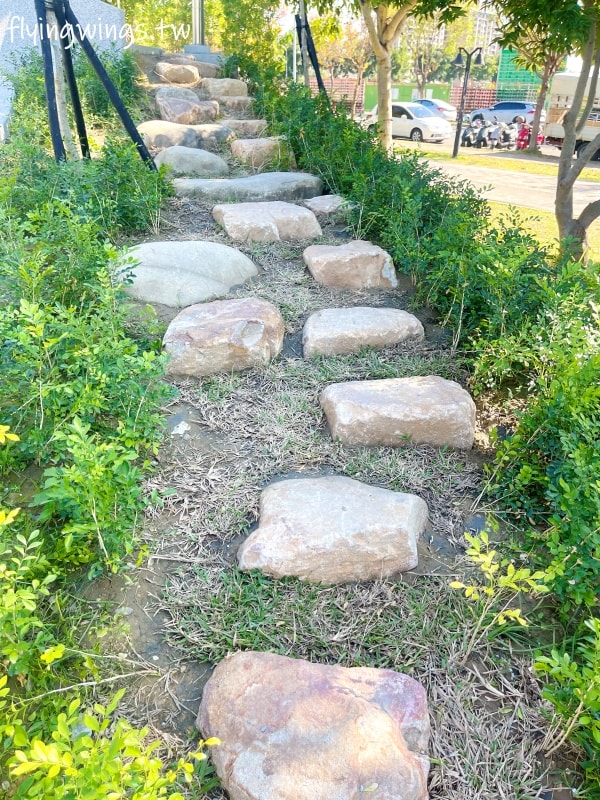 台中北屯┃南興公園。最新樹屋遊戲塔,還有寵物公園以及紅極一時的米奇樹喔!! - 第15張圖 台中北屯┃南興公園。最新樹屋遊戲塔,還有寵物公園以及紅極一時的米奇樹喔!!