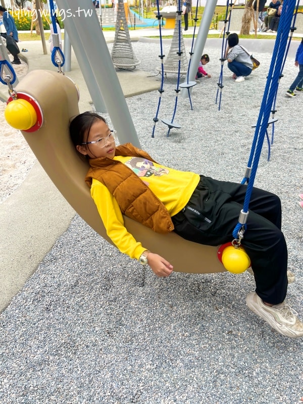 台中西屯┃中央公園飛行美樂地。主題式飛行組合滑梯遊具、32M 雙軌滑索設施好刺激! 還有五項設施增建中喔!