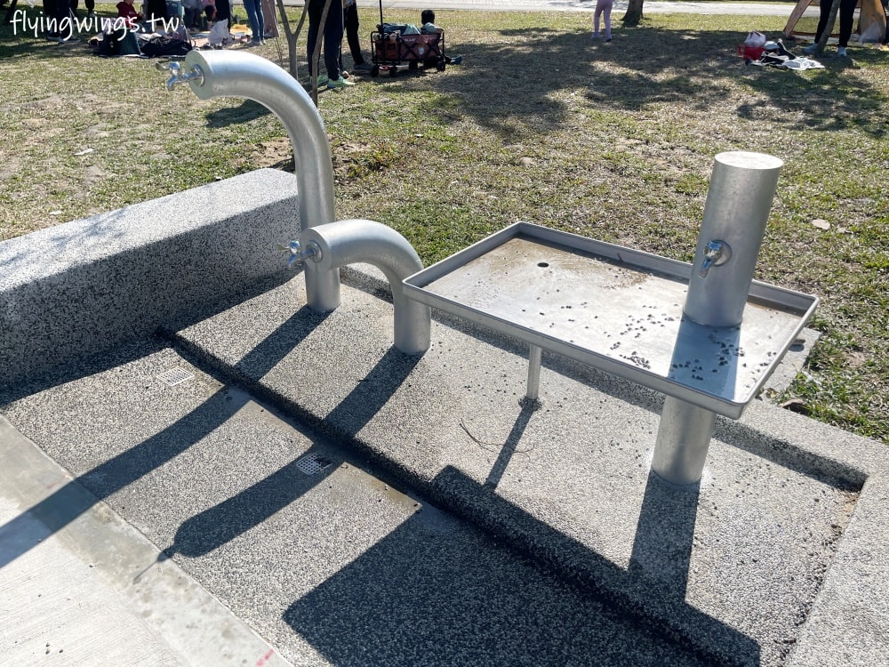 台中北屯┃南興公園。最新樹屋遊戲塔,還有寵物公園以及紅極一時的米奇樹喔!! - 第20張圖 台中北屯┃南興公園。最新樹屋遊戲塔,還有寵物公園以及紅極一時的米奇樹喔!!