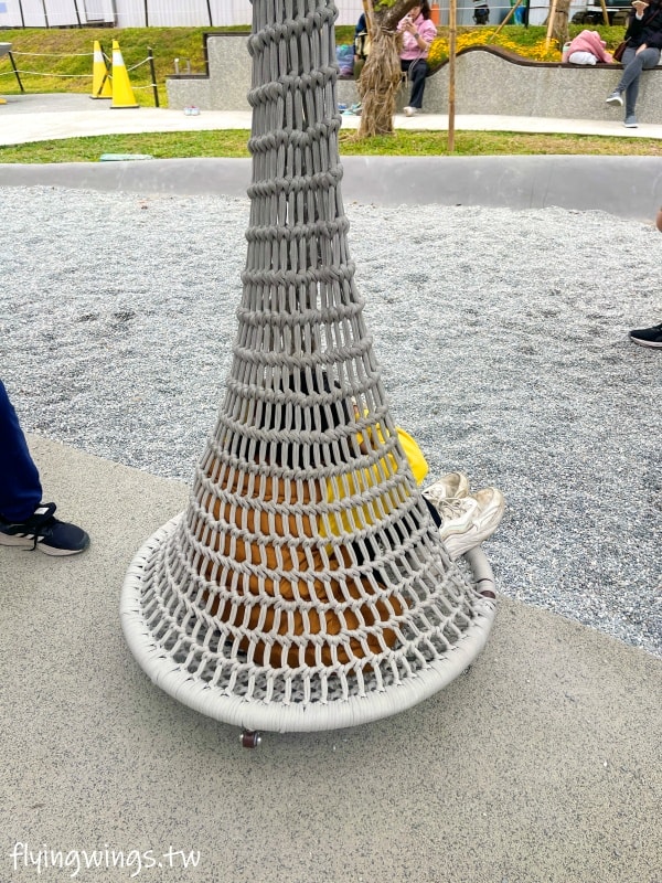 台中西屯┃中央公園飛行美樂地。主題式飛行組合滑梯遊具、32M 雙軌滑索設施好刺激! 還有五項設施增建中喔!