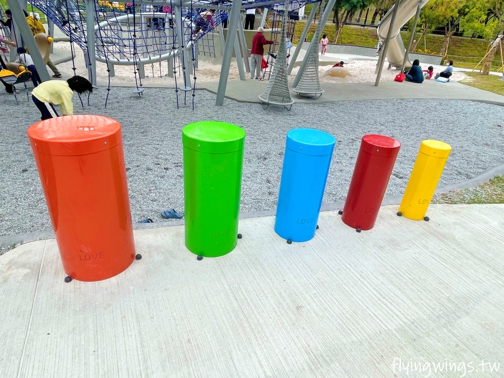 台中西屯┃中央公園飛行美樂地。主題式飛行組合滑梯遊具、32M 雙軌滑索設施好刺激! 還有五項設施增建中喔!