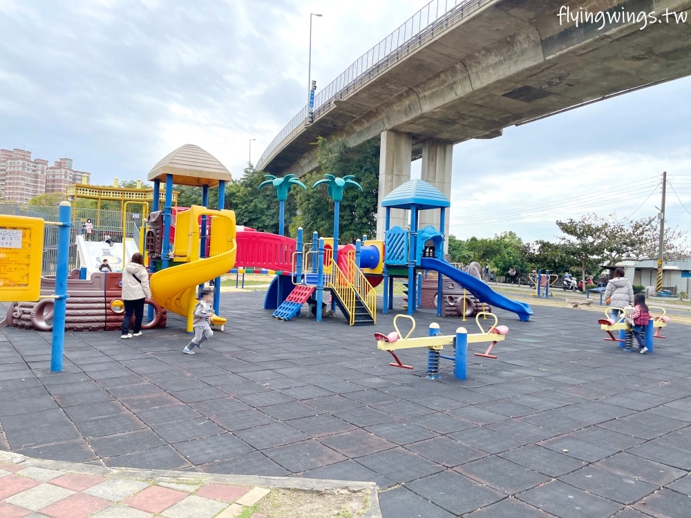 彰化┃彰化景觀公園。以國寶級的扇形車庫為設計概念，打造全國唯一的扇庫溜滑梯!2025年彰化最新公園!!