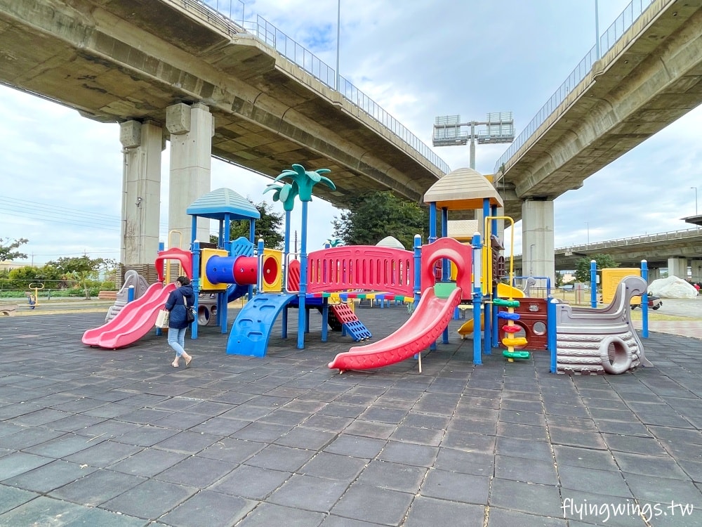 彰化┃彰化景觀公園。以國寶級的扇形車庫為設計概念，打造全國唯一的扇庫溜滑梯!2025年彰化最新公園!!