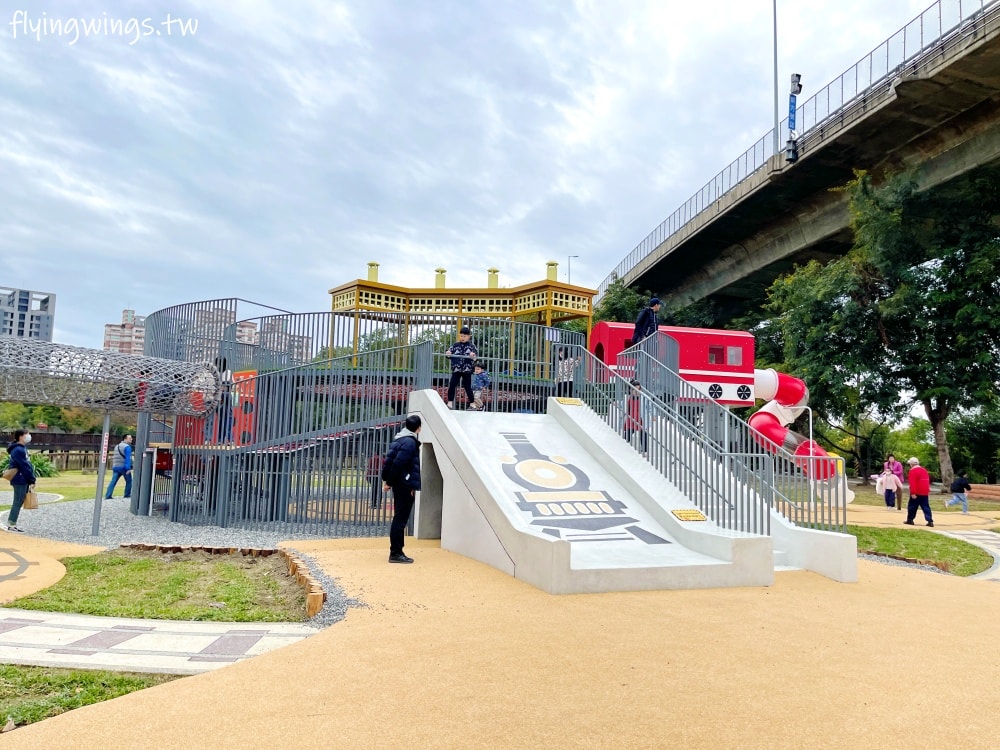 彰化┃彰化景觀公園。以國寶級的扇形車庫為設計概念，打造全國唯一的扇庫溜滑梯!2025年彰化最新公園!!