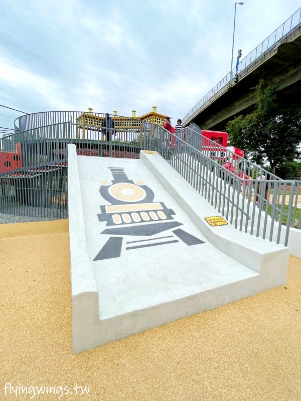 彰化┃彰化景觀公園。以國寶級的扇形車庫為設計概念，打造全國唯一的扇庫溜滑梯!2025年彰化最新公園!!