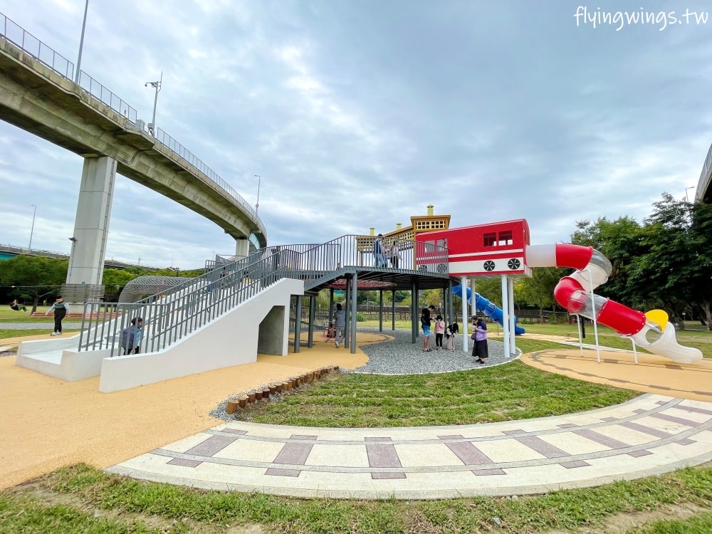 彰化┃彰化景觀公園。以國寶級的扇形車庫為設計概念，打造全國唯一的扇庫溜滑梯!2025年彰化最新公園!!