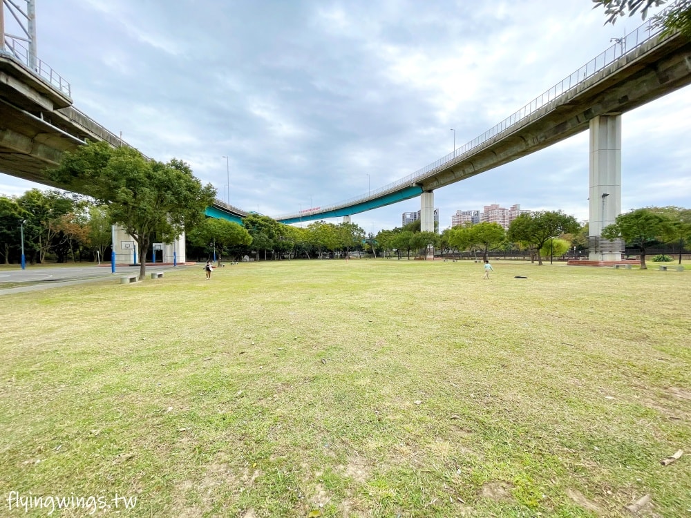 彰化┃彰化景觀公園。以國寶級的扇形車庫為設計概念，打造全國唯一的扇庫溜滑梯!2025年彰化最新公園!!