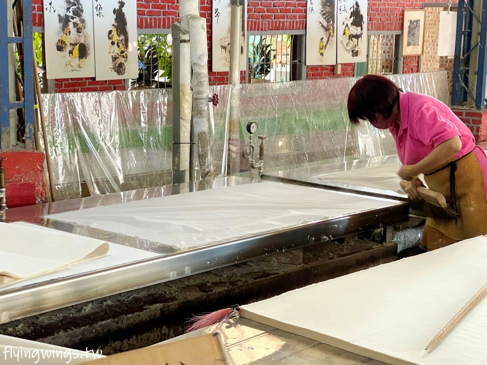 南投埔里┃廣興紙寮。全台第一間造紙觀光工廠，還可以品嘗”可以吃的紙”喔!!