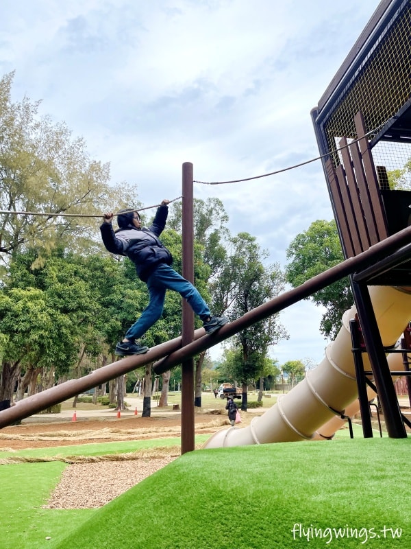 台中后里┃后里森林公園搖籃遊戲場。台中首座以自然遊戲體驗為主題的遊戲場,還有很多吊床可以躺玩~ - 第12張圖 台中后里┃后里森林公園搖籃遊戲場。台中首座以自然遊戲體驗為主題的遊戲場,還有很多吊床可以躺玩~