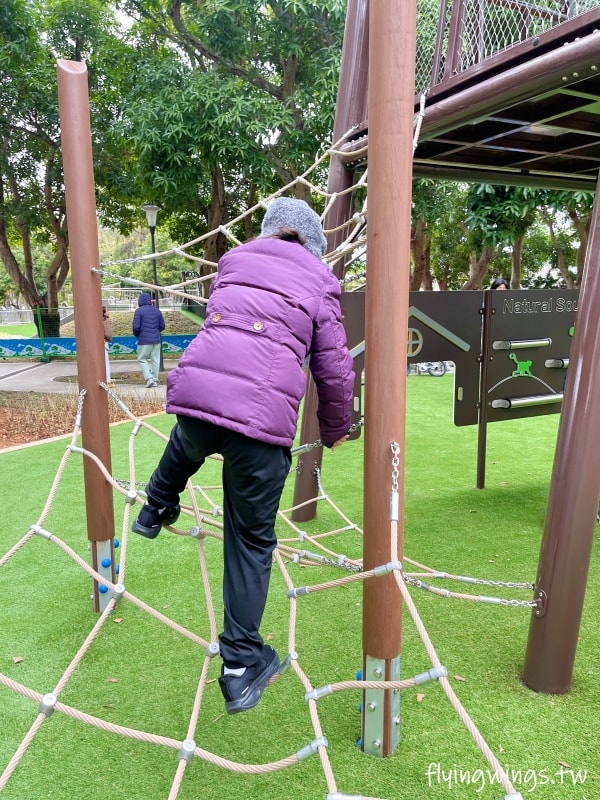 台中后里┃后里森林公園搖籃遊戲場。台中首座以自然遊戲體驗為主題的遊戲場,還有很多吊床可以躺玩~ - 第13張圖 台中后里┃后里森林公園搖籃遊戲場。台中首座以自然遊戲體驗為主題的遊戲場,還有很多吊床可以躺玩~