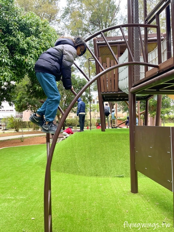 台中后里┃后里森林公園搖籃遊戲場。台中首座以自然遊戲體驗為主題的遊戲場,還有很多吊床可以躺玩~ - 第17張圖 台中后里┃后里森林公園搖籃遊戲場。台中首座以自然遊戲體驗為主題的遊戲場,還有很多吊床可以躺玩~
