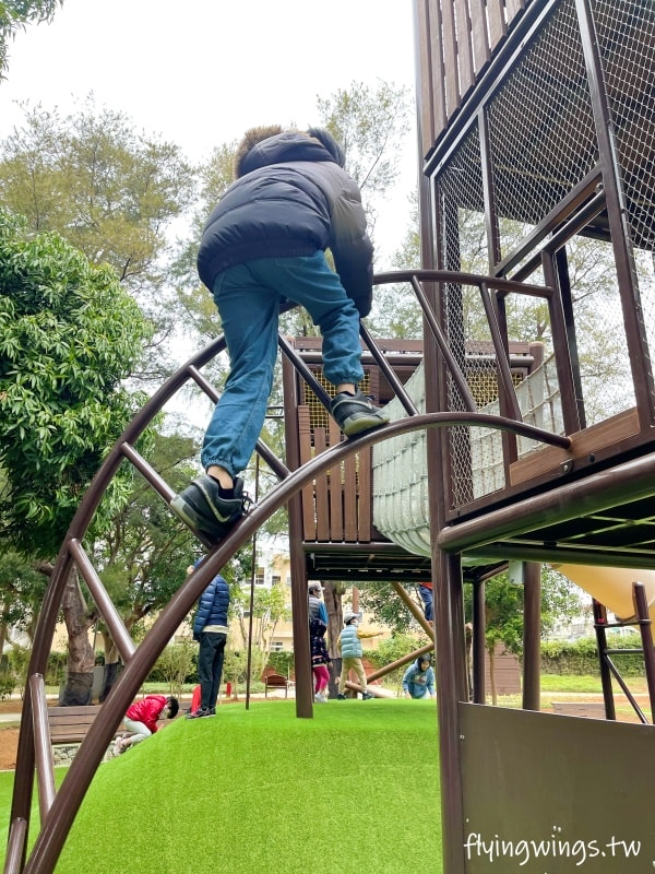 台中后里┃后里森林公園搖籃遊戲場。台中首座以自然遊戲體驗為主題的遊戲場,還有很多吊床可以躺玩~ - 第18張圖 台中后里┃后里森林公園搖籃遊戲場。台中首座以自然遊戲體驗為主題的遊戲場,還有很多吊床可以躺玩~