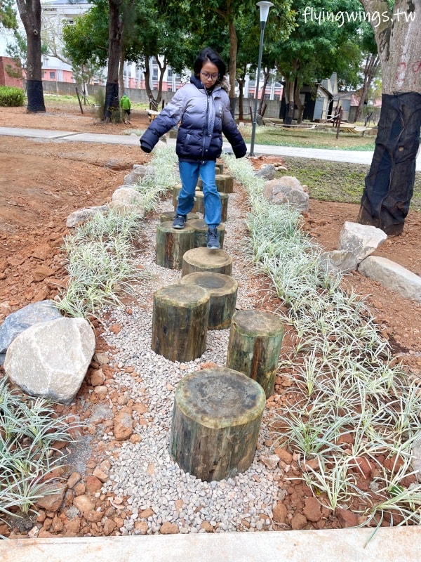 台中后里┃后里森林公園搖籃遊戲場。台中首座以自然遊戲體驗為主題的遊戲場,還有很多吊床可以躺玩~ - 第24張圖 台中后里┃后里森林公園搖籃遊戲場。台中首座以自然遊戲體驗為主題的遊戲場,還有很多吊床可以躺玩~