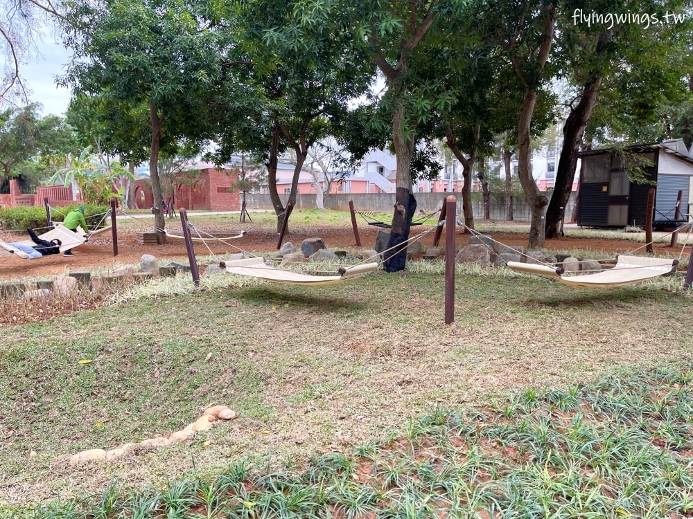 台中后里┃后里森林公園搖籃遊戲場。台中首座以自然遊戲體驗為主題的遊戲場,還有很多吊床可以躺玩~ - 第26張圖 台中后里┃后里森林公園搖籃遊戲場。台中首座以自然遊戲體驗為主題的遊戲場,還有很多吊床可以躺玩~