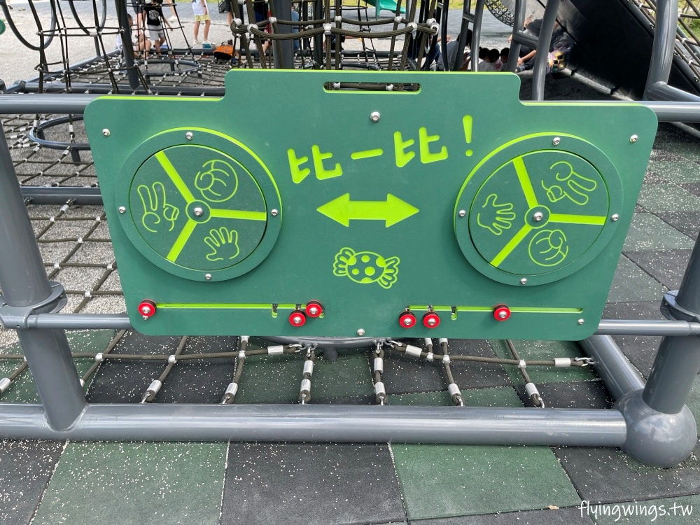 新竹竹口┃新竹公五公園。全台第一座裝甲戰車造型遊戲場,搭配五百障礙設施,小孩超愛玩!! - 第24張圖 新竹竹口┃新竹公五公園。全台第一座裝甲戰車造型遊戲場,搭配五百障礙設施,小孩超愛玩!!