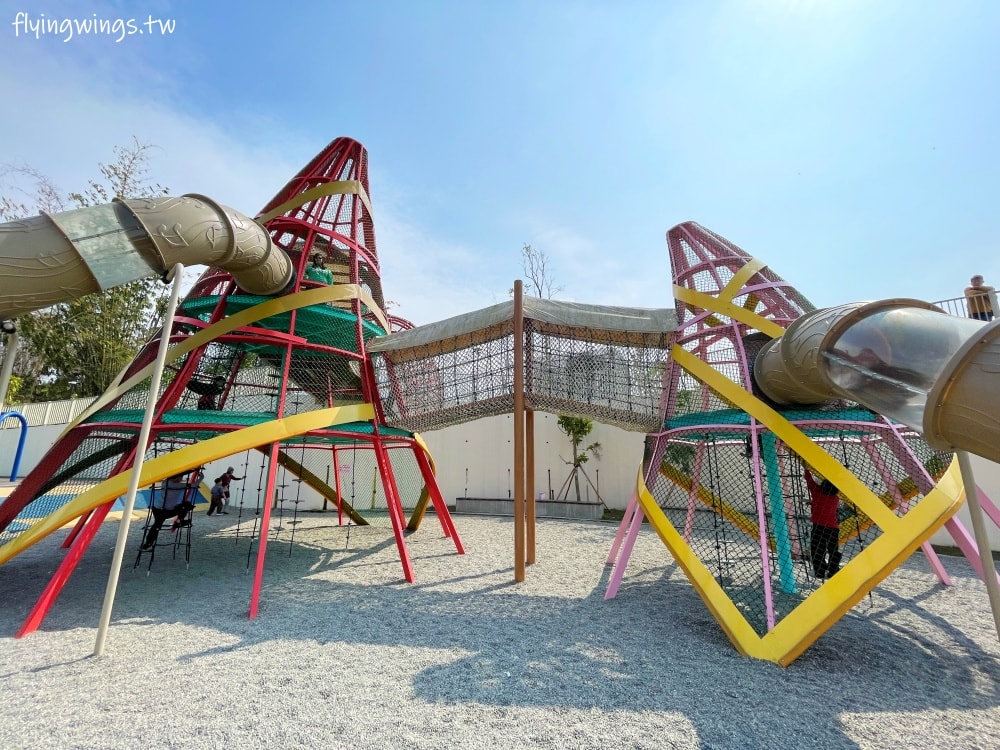 南投竹山┃竹夢親子公園。竹筍雙塔遊戲場,顏色鮮艷又吸睛!還有滑索、沙坑遊戲場,廁所、停車場都完善!! - 第7張圖 南投竹山┃竹夢親子公園。竹筍雙塔遊戲場,顏色鮮艷又吸睛!還有滑索、沙坑遊戲場,廁所、停車場都完善!!