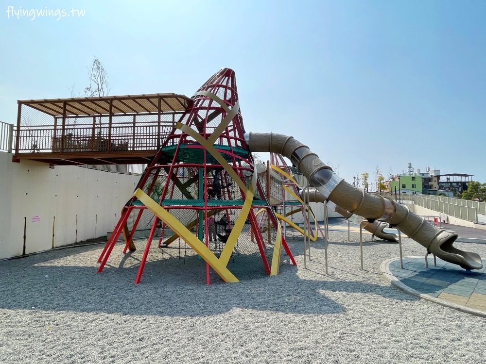 南投竹山┃竹夢親子公園。竹筍雙塔遊戲場,顏色鮮艷又吸睛!還有滑索、沙坑遊戲場,廁所、停車場都完善!! - 第11張圖 南投竹山┃竹夢親子公園。竹筍雙塔遊戲場,顏色鮮艷又吸睛!還有滑索、沙坑遊戲場,廁所、停車場都完善!!