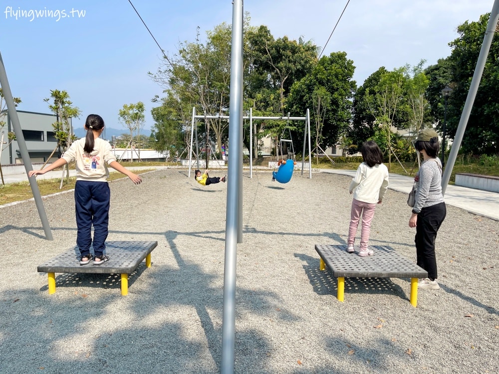 南投竹山┃竹夢親子公園。竹筍雙塔遊戲場,顏色鮮艷又吸睛!還有滑索、沙坑遊戲場,廁所、停車場都完善!! - 第20張圖 南投竹山┃竹夢親子公園。竹筍雙塔遊戲場,顏色鮮艷又吸睛!還有滑索、沙坑遊戲場,廁所、停車場都完善!!