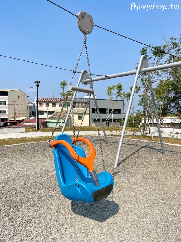 南投竹山┃竹夢親子公園。竹筍雙塔遊戲場,顏色鮮艷又吸睛!還有滑索、沙坑遊戲場,廁所、停車場都完善!! - 第22張圖 南投竹山┃竹夢親子公園。竹筍雙塔遊戲場,顏色鮮艷又吸睛!還有滑索、沙坑遊戲場,廁所、停車場都完善!!