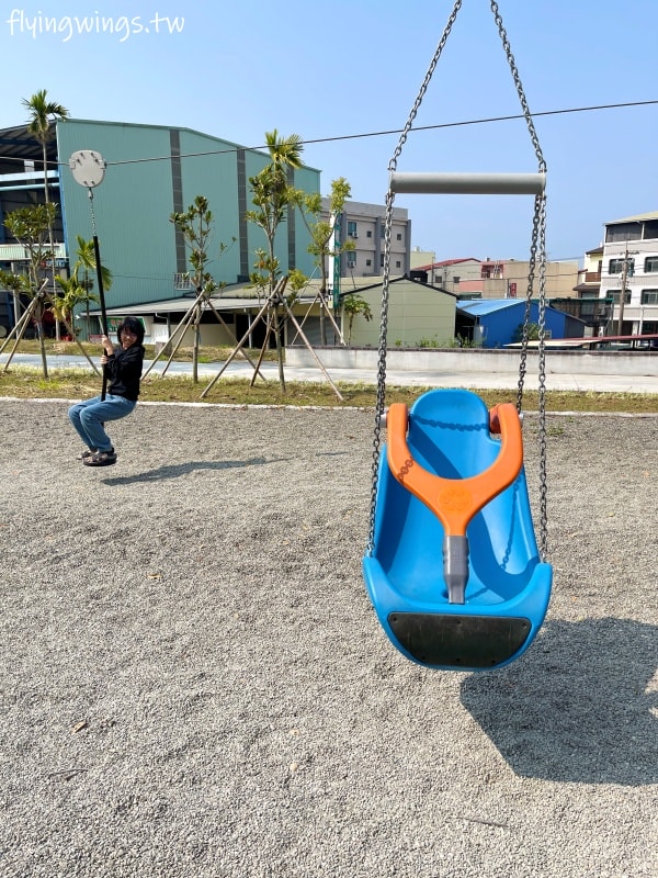 南投竹山┃竹夢親子公園。竹筍雙塔遊戲場,顏色鮮艷又吸睛!還有滑索、沙坑遊戲場,廁所、停車場都完善!! - 第23張圖 南投竹山┃竹夢親子公園。竹筍雙塔遊戲場,顏色鮮艷又吸睛!還有滑索、沙坑遊戲場,廁所、停車場都完善!!