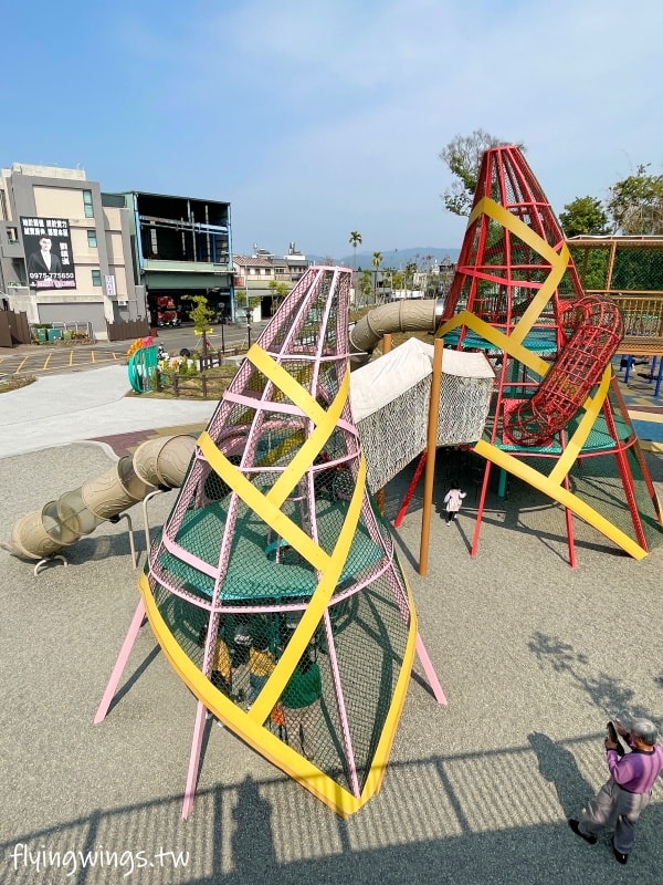 南投竹山┃竹夢親子公園。竹筍雙塔遊戲場,顏色鮮艷又吸睛!還有滑索、沙坑遊戲場,廁所、停車場都完善!! - 第13張圖 南投竹山┃竹夢親子公園。竹筍雙塔遊戲場,顏色鮮艷又吸睛!還有滑索、沙坑遊戲場,廁所、停車場都完善!!