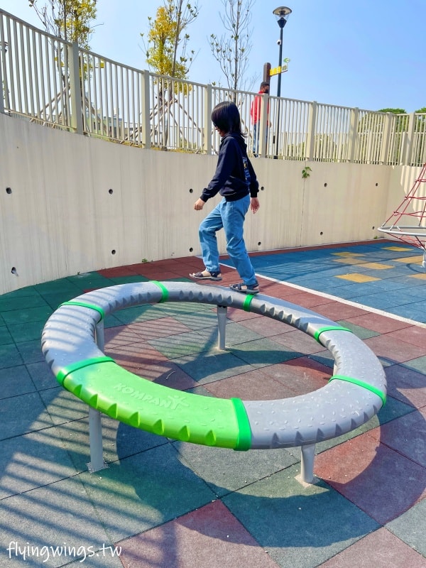 南投竹山┃竹夢親子公園。竹筍雙塔遊戲場,顏色鮮艷又吸睛!還有滑索、沙坑遊戲場,廁所、停車場都完善!! - 第26張圖 南投竹山┃竹夢親子公園。竹筍雙塔遊戲場,顏色鮮艷又吸睛!還有滑索、沙坑遊戲場,廁所、停車場都完善!!