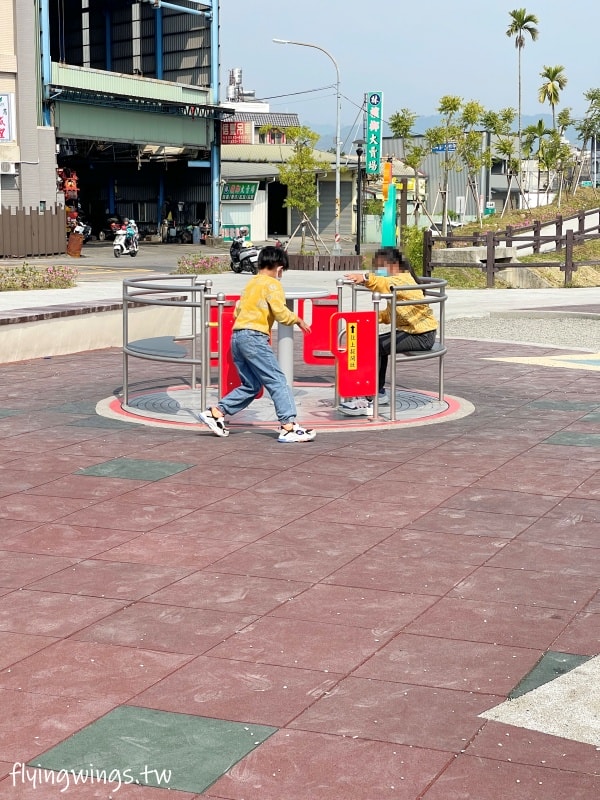南投竹山┃竹夢親子公園。竹筍雙塔遊戲場,顏色鮮艷又吸睛!還有滑索、沙坑遊戲場,廁所、停車場都完善!! - 第27張圖 南投竹山┃竹夢親子公園。竹筍雙塔遊戲場,顏色鮮艷又吸睛!還有滑索、沙坑遊戲場,廁所、停車場都完善!!