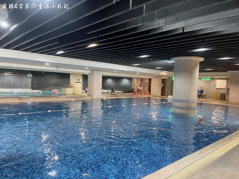 新竹┃煙波大飯店 新竹湖濱館。2300坪室內兒童樂園「卡樂次元」及全年溫水泳池，小孩根本不想回家!