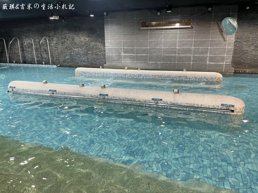 新竹┃煙波大飯店 新竹湖濱館。2300坪室內兒童樂園「卡樂次元」及全年溫水泳池，小孩根本不想回家!